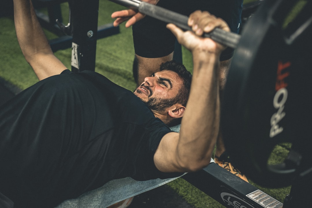 How to Bench Press for Beginners UK: Step-by-Step Guide